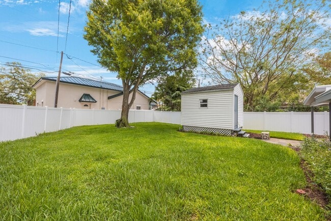 Building Photo - Cute 1 bedroom home with 2 patios and shed***MOVE IN JUNE 20TH****