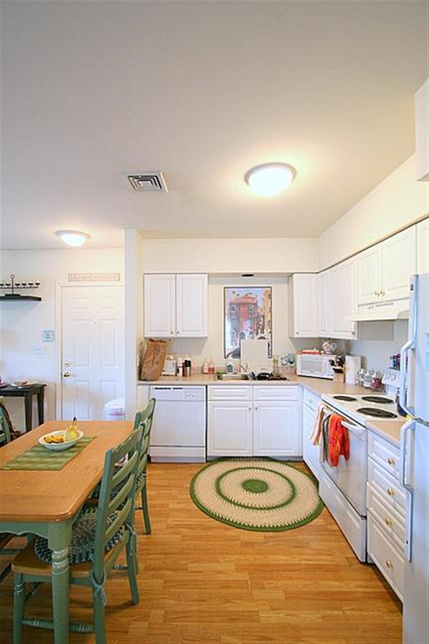 Building Photo - 11 Kent Ct