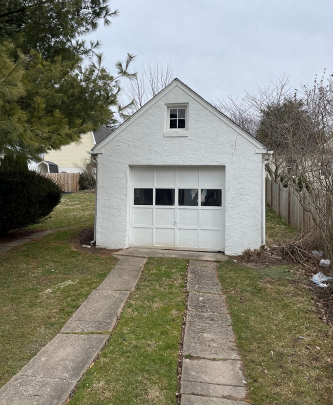 Building Photo - Single Family Home Available for Rent in t...
