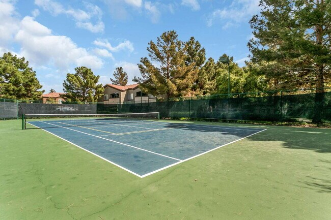 Building Photo - "Chic 1-Bedroom Oasis in Prime Las Vegas Location – 813 Sq. Ft. of Comfort with a GARAGE!"