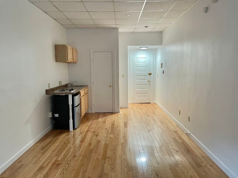Building Photo - 849 Beacon St