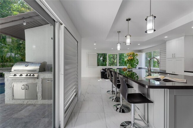 Building Photo - 4830 San Amaro Dr