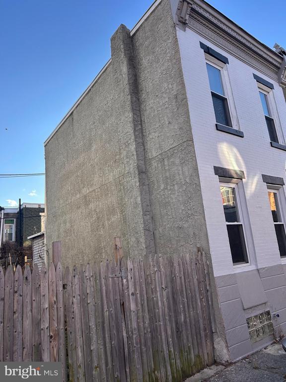 Building Photo - 1308 W Lippincott St