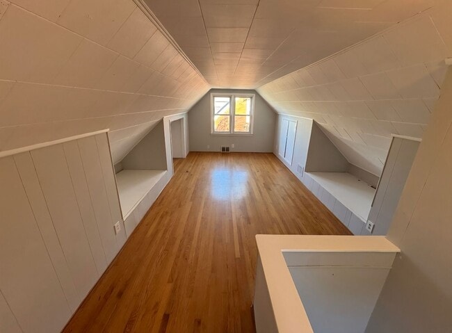 Building Photo - Charming newly renovated 3 bedroom bungalow