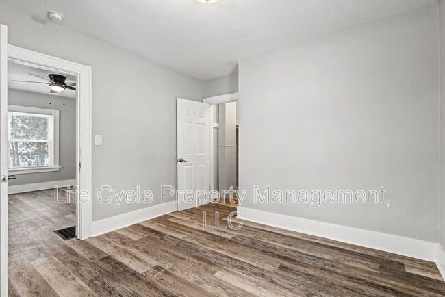 Building Photo - 507 Eastern Ave NE