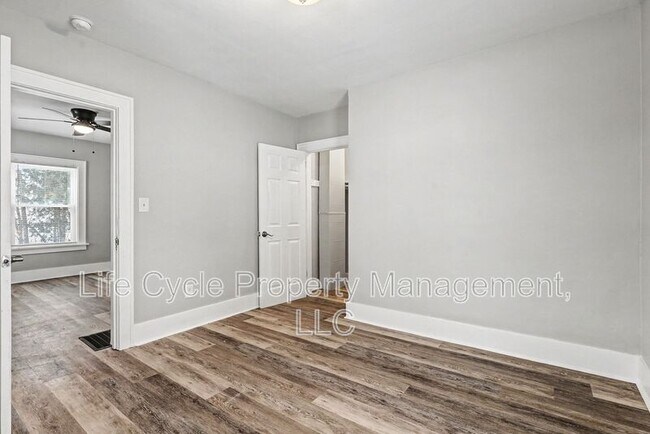 Building Photo - 507 Eastern Ave SE