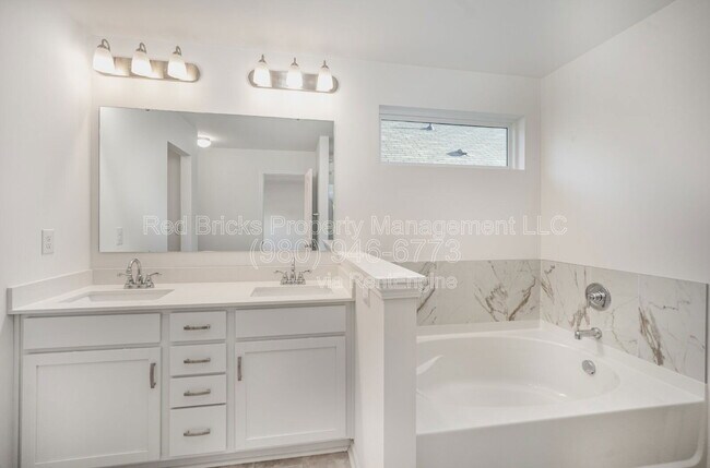 Building Photo - 15223 Scoter St