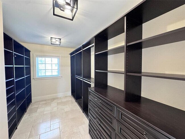 Building Photo - 1744 SE 9th St