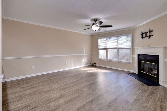 Building Photo - Nicely Updated Grafton Woods Condo