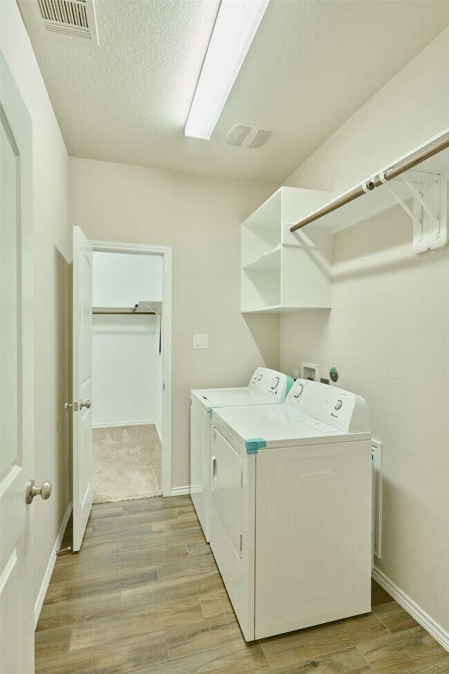 Building Photo - 103 Sunrise Haven Dr