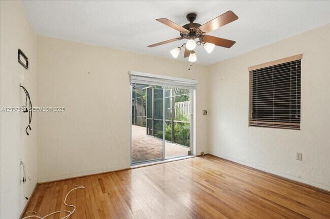 Building Photo - 2550 Trapp Ave