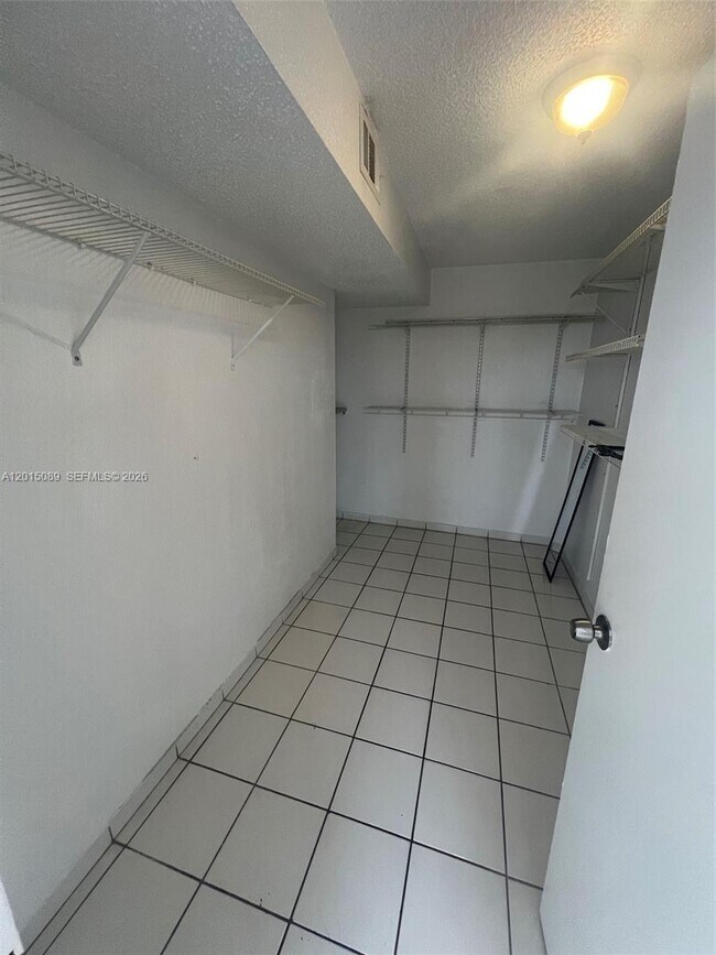 Building Photo - 5100 SW 41st St