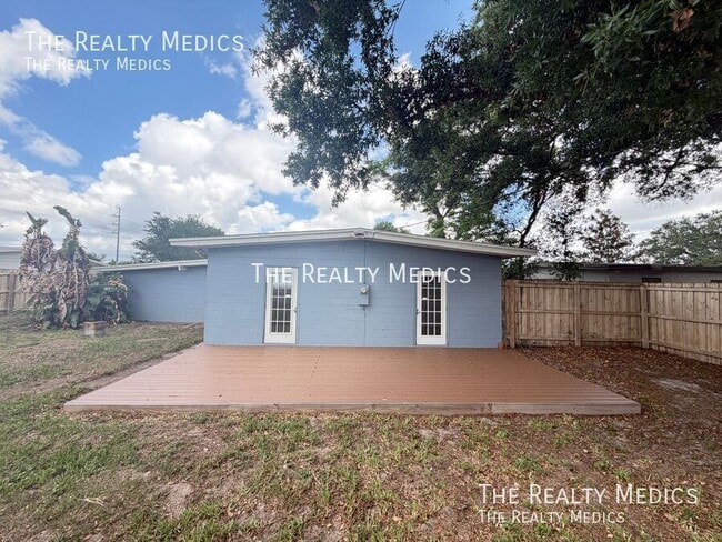 Building Photo - 3612 Surrey Dr