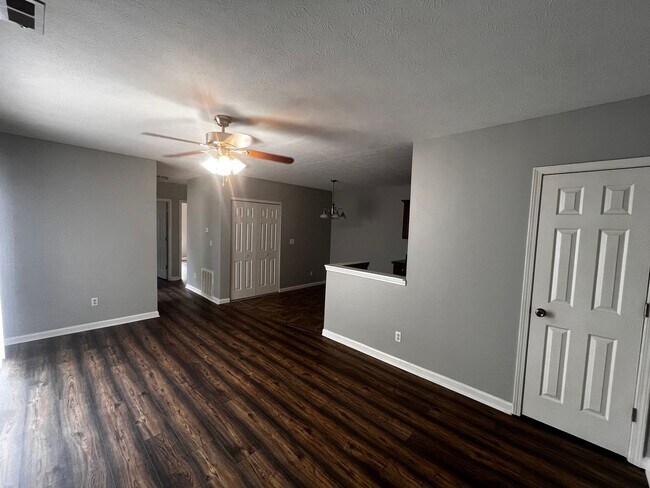 Building Photo - 3600 Hillcross Dr