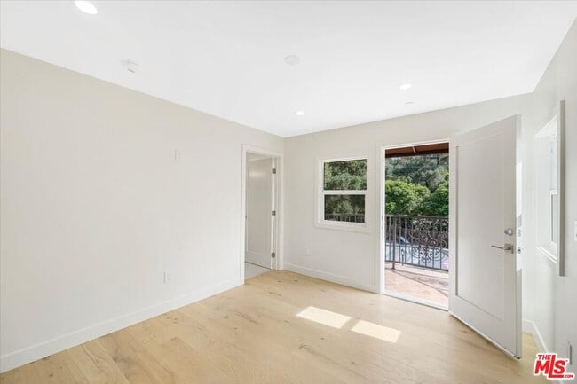 Building Photo - 1928 Montecito Dr