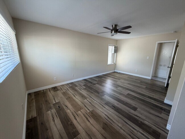 Building Photo - c6048