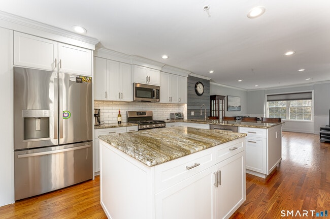 Building Photo - 280 Old Lambert Rd