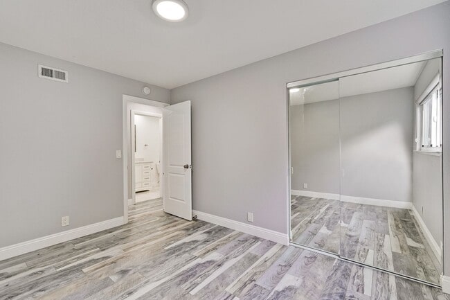 Building Photo - Stunning Single Family Home