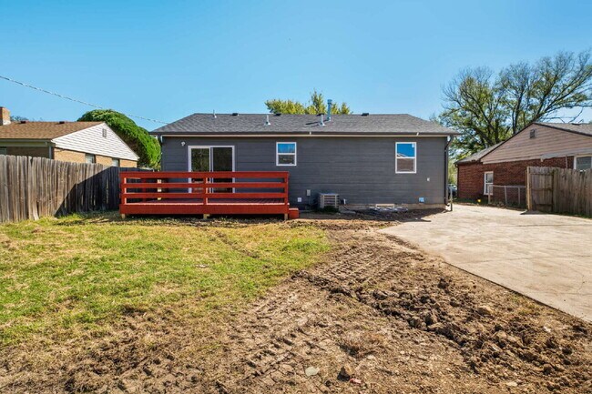 Building Photo - 1147 Inverness Dr