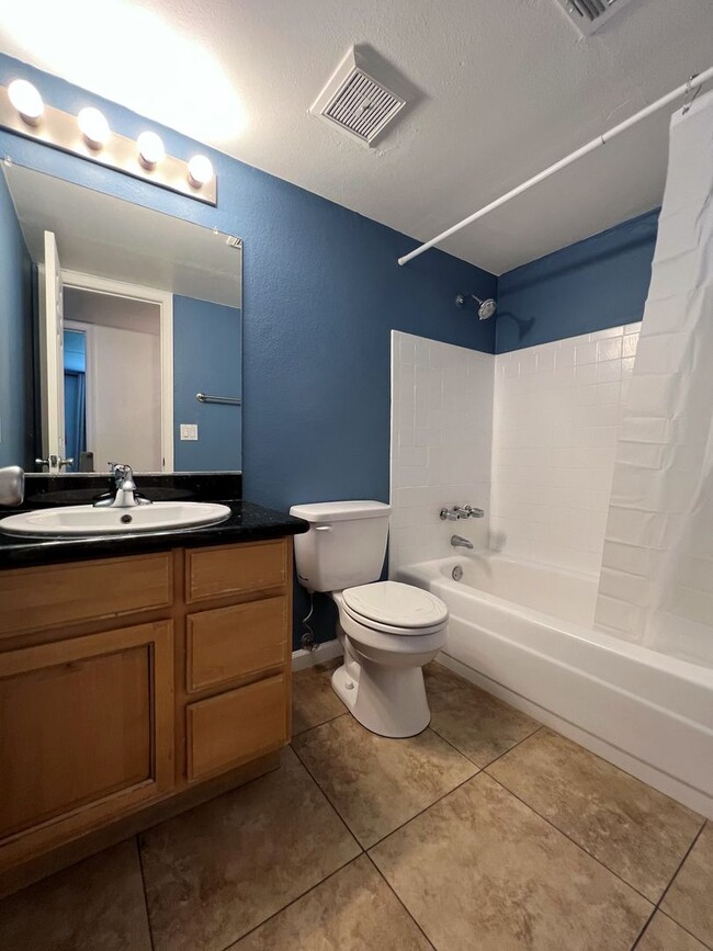 Building Photo - ***MOVE IN SPECIAL**Prime Location in Scot...