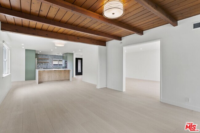 Building Photo - 4444 Don Felipe Dr