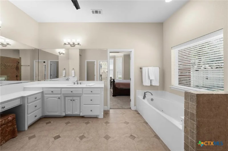 Building Photo - 2236 Allena Ln