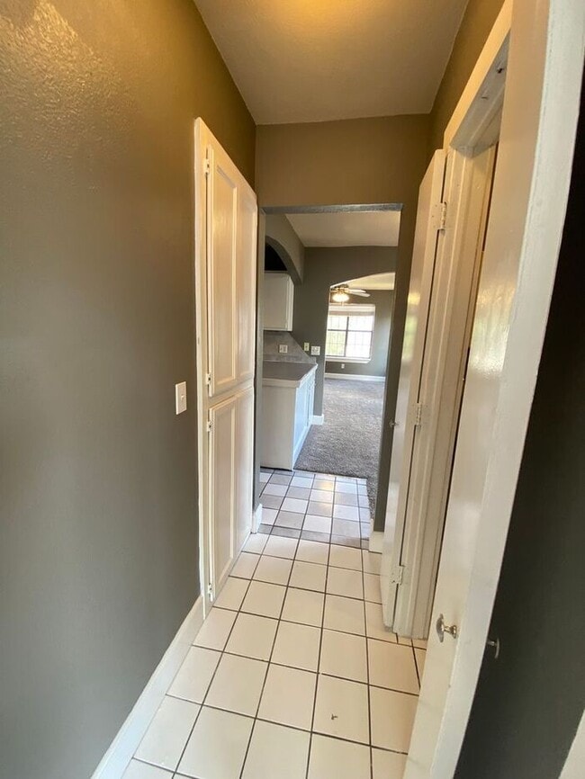 Building Photo - bed 1 bath in Paseo District