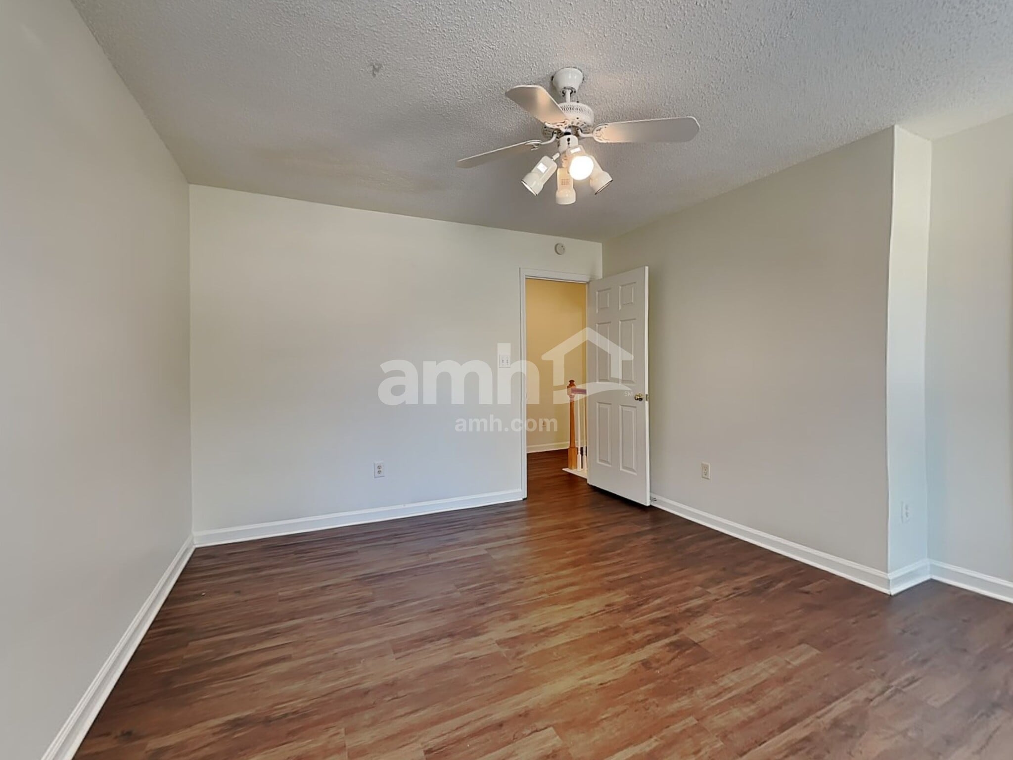 Building Photo - 3300 Kemper Ct