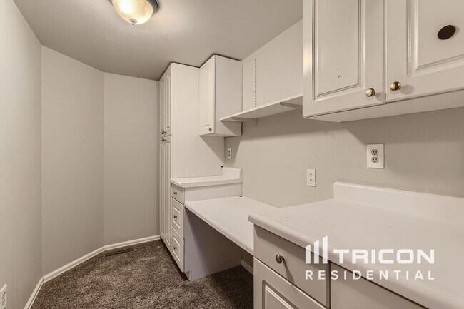 Building Photo - 7319 Rochester Ct