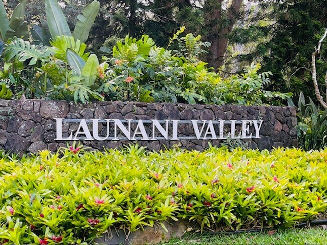 Building Photo - Partly Furnished 3-bedroom, 3-bath condo a...