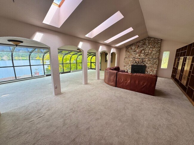 Building Photo - WATERFRONT Gravelly Lake Large 4 Bedroom Home in Lakewood!