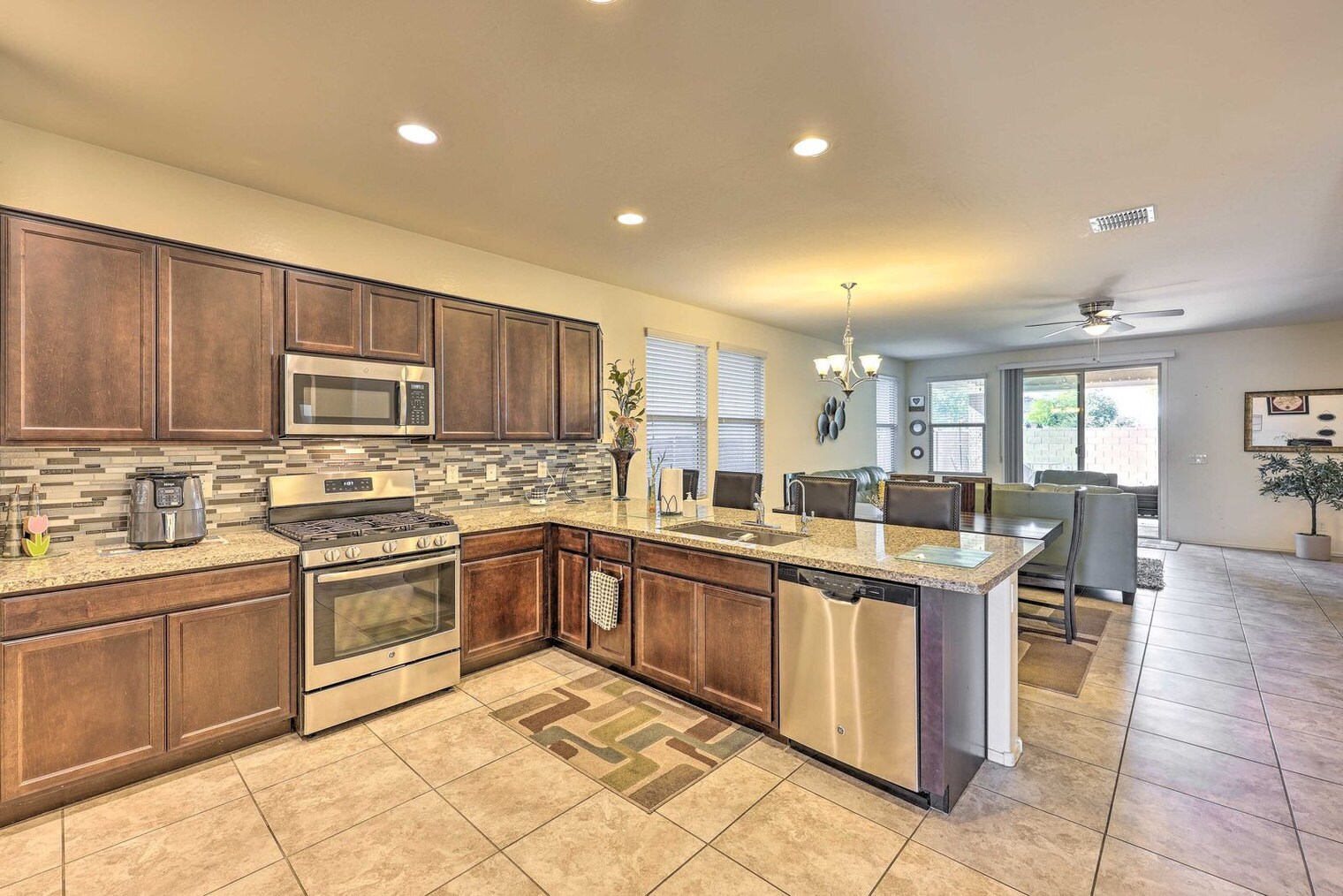 Building Photo - 6808 N 86th Ln