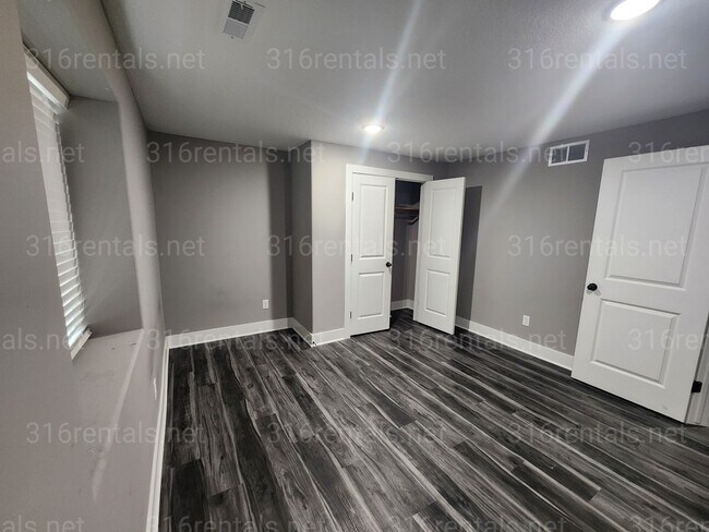 Building Photo - 5225 N Toben Ct