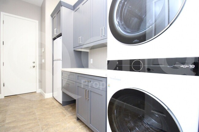 Building Photo - 4501 E Timberline Ct