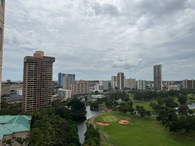 Building Photo - 2 bedroom 2 bath unit in highly desirable ...