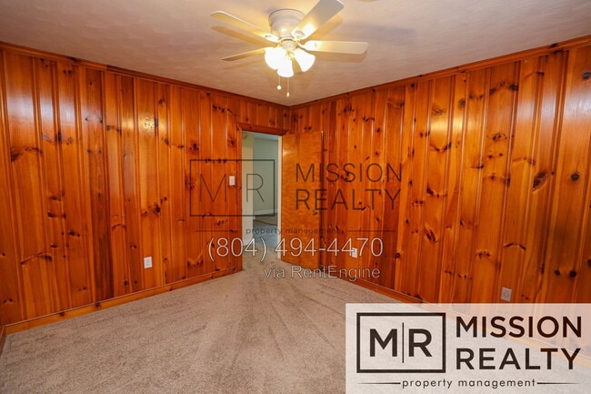 Building Photo - 4823 Suecla Dr