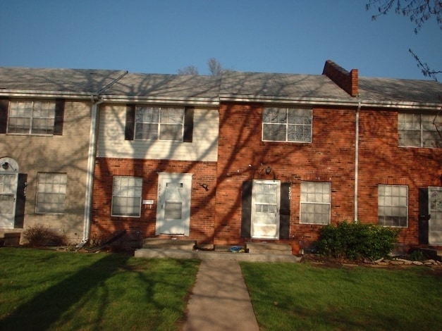 Building Photo - Nieman Townhomes