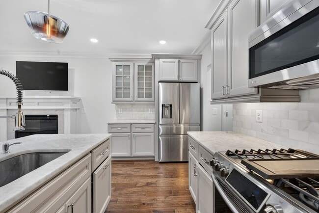Building Photo - Bright Adams Morgan Condo with Den, Two Full Baths & In-Unit Laundry