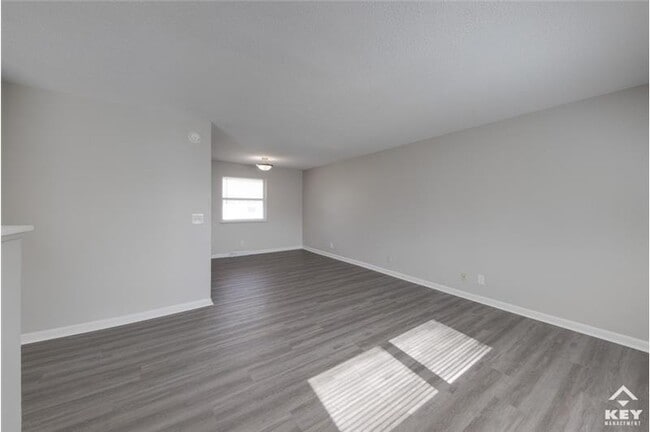 Building Photo - 2975 Salina Ct