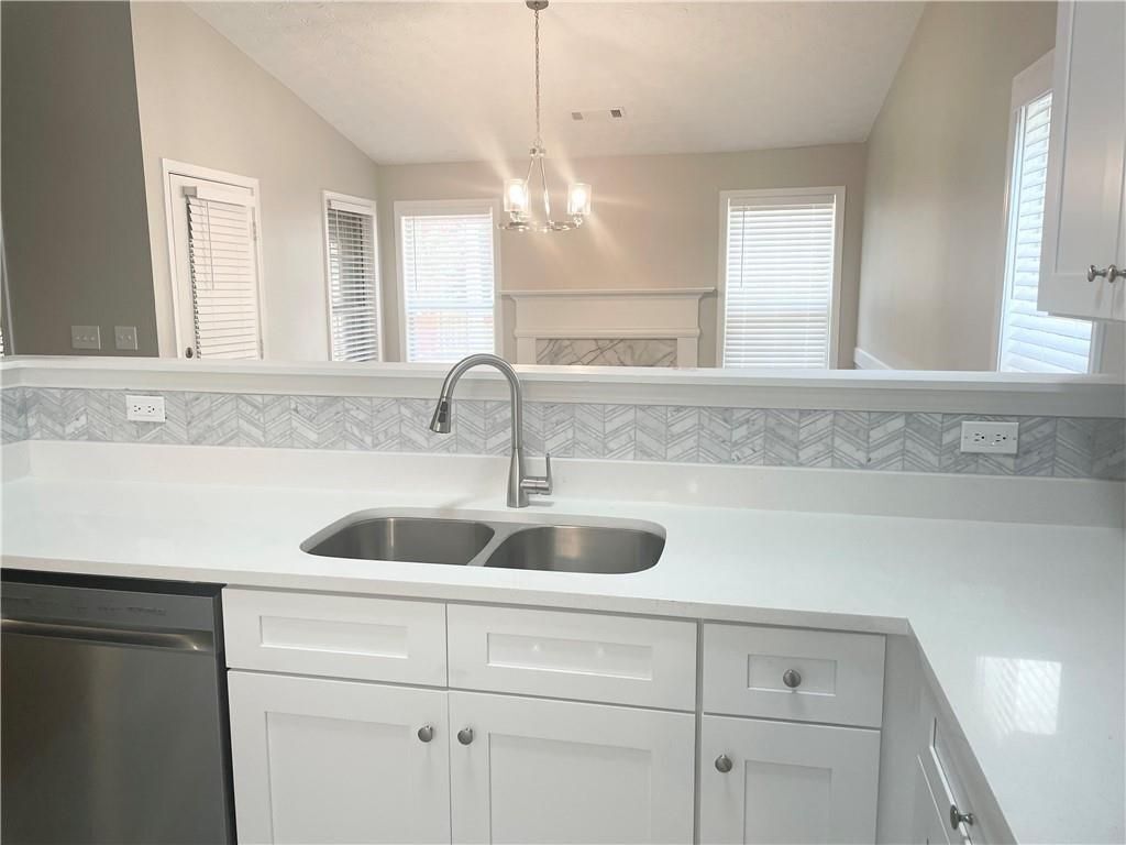 Building Photo - 2715 Sterling Creek Pointe