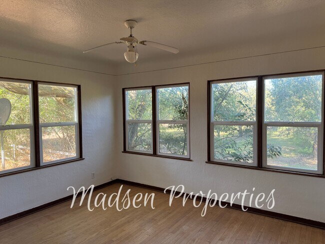 Building Photo - 3164 Burdick Rd