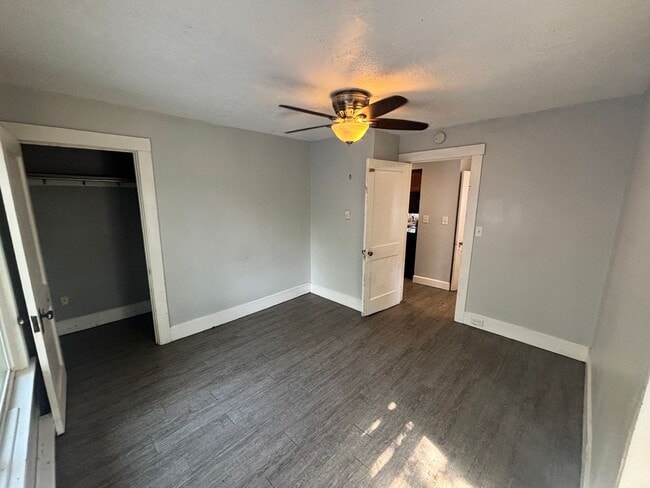 Building Photo - Upper 2 Bedroom Unit of Duplex