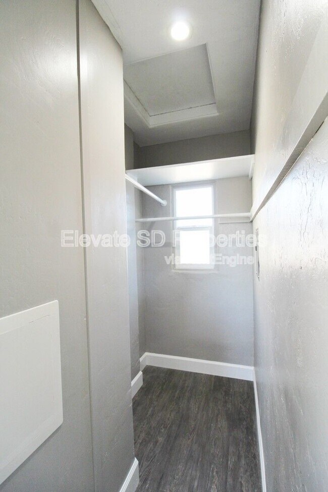 Building Photo - 4685 Hamilton St