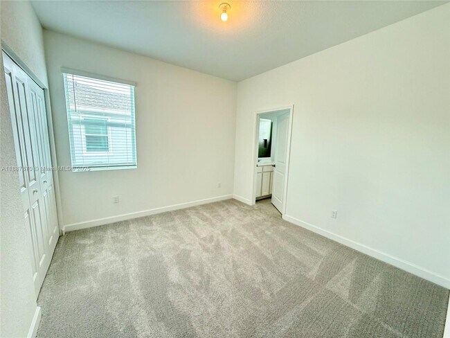 Building Photo - 551 Rivergrass St