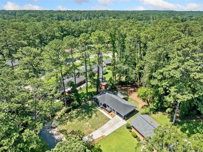 Building Photo - 1905 Fort Valley Dr SW