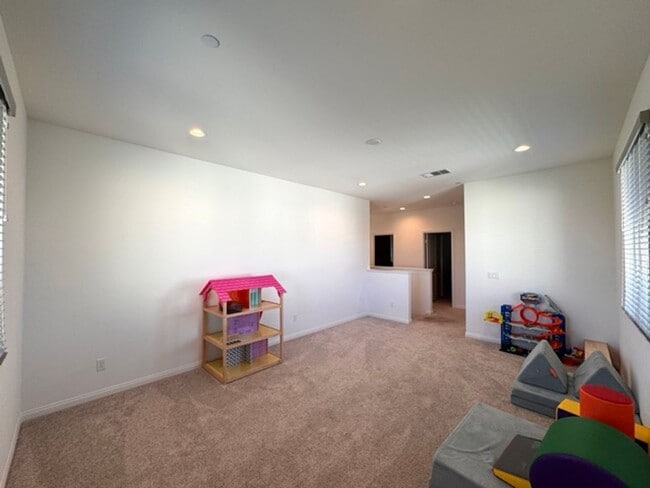 Building Photo - Welcome to this stunning two-story home located in the desirable Spencers Crossing community of M...