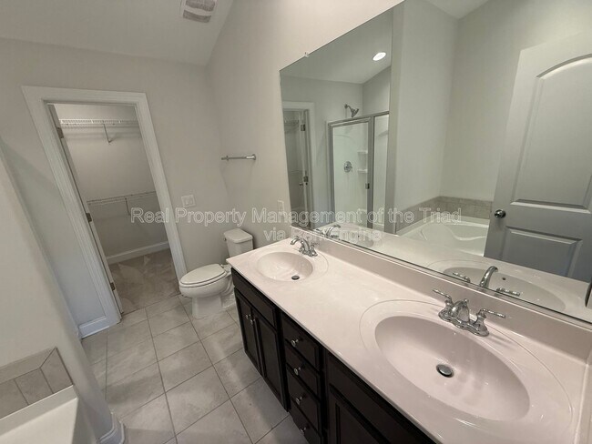 Building Photo - 3833 Thistleberry Rd