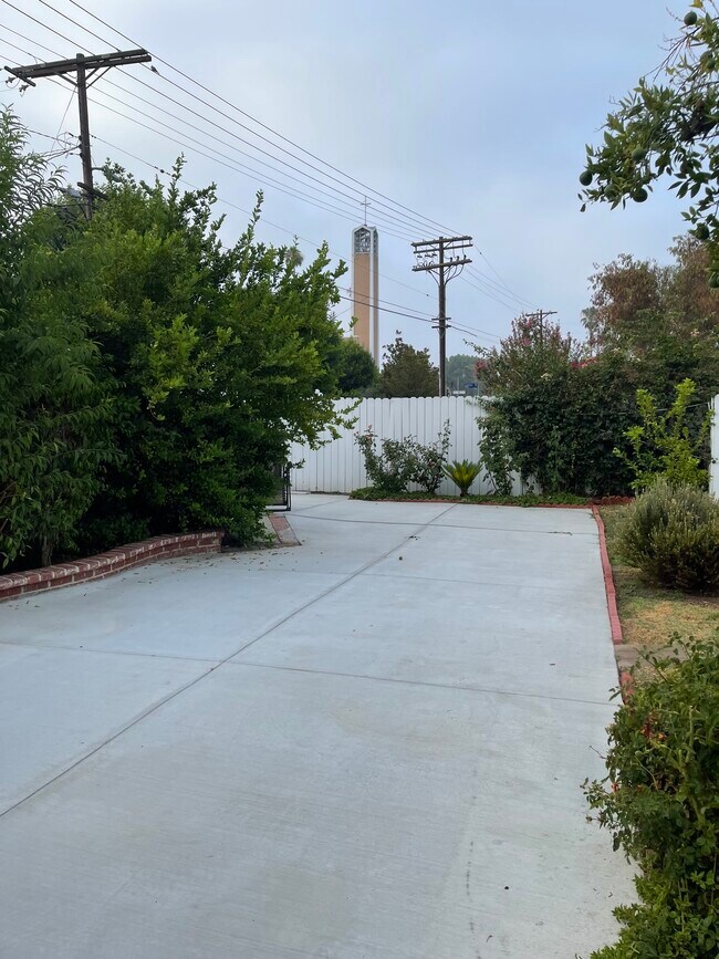 Building Photo - 7236 Oakdale Ave