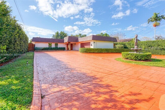 Building Photo - 5826 SW 17th St