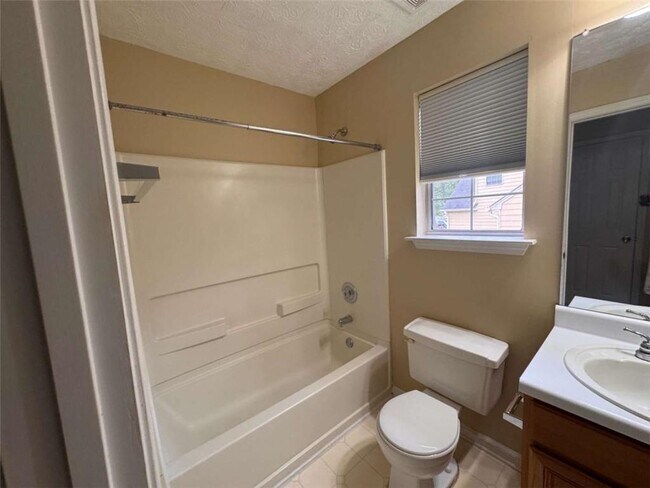 Building Photo - 1060 Litchfield Way SW